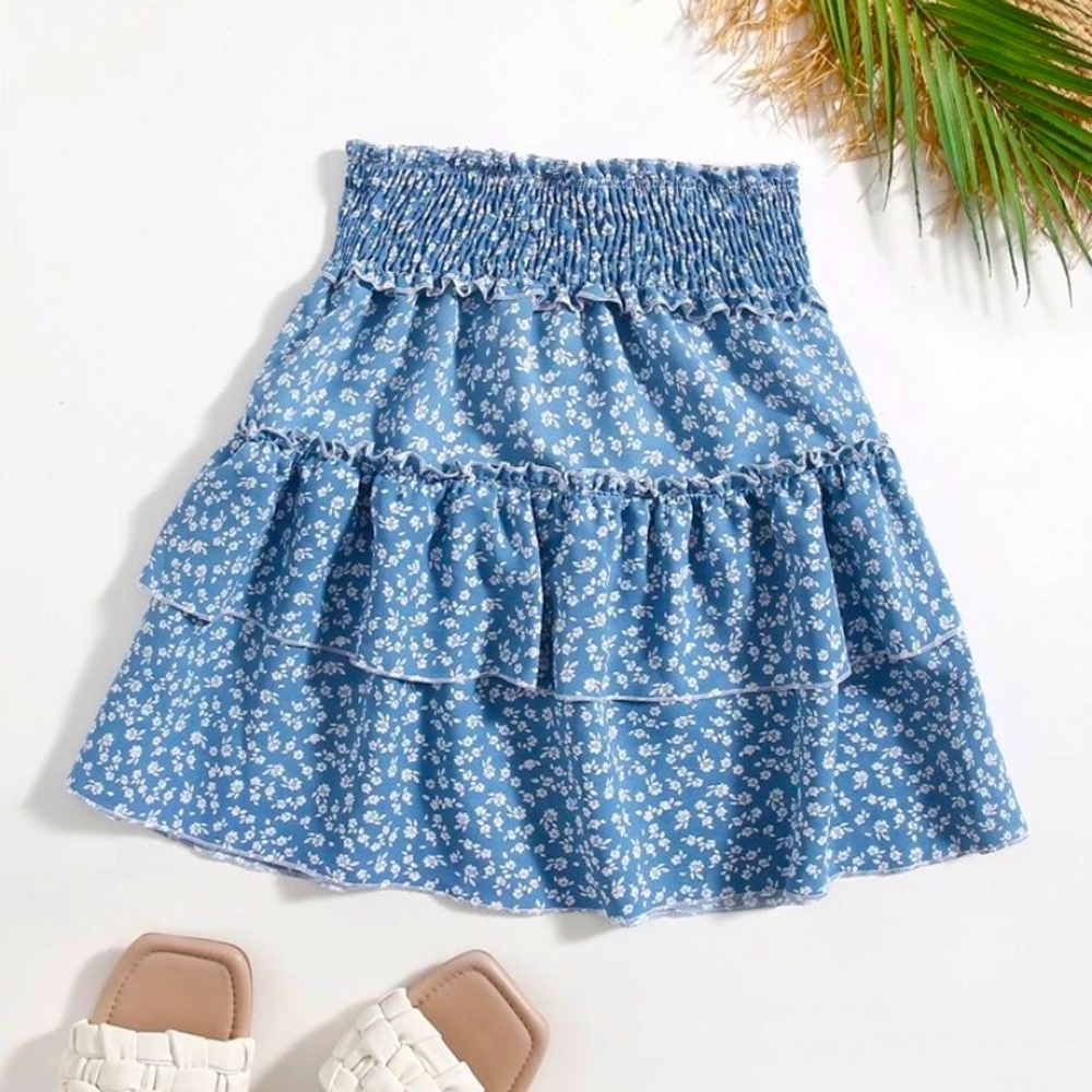 -scrunch around waist  -size M/6  -wash cold and gentle  -Shein